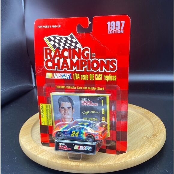 NIOB 1:64 scale 1997 NASCAR car of Jeff Gordon and collectors card - Picture 2 of 7
